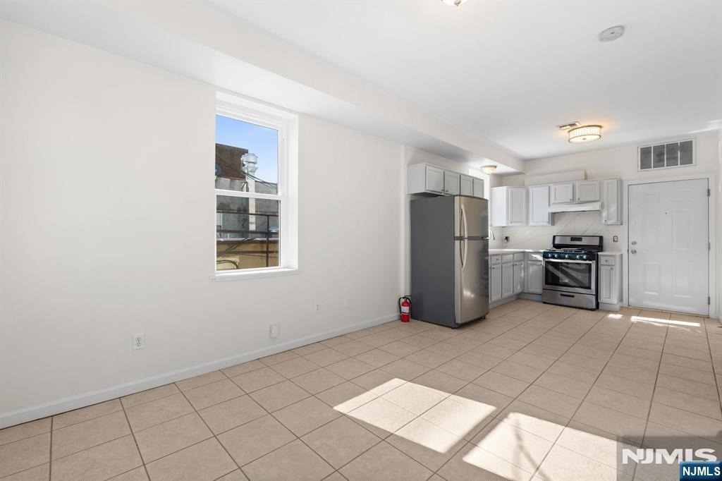 613 Ridge - Photo 3