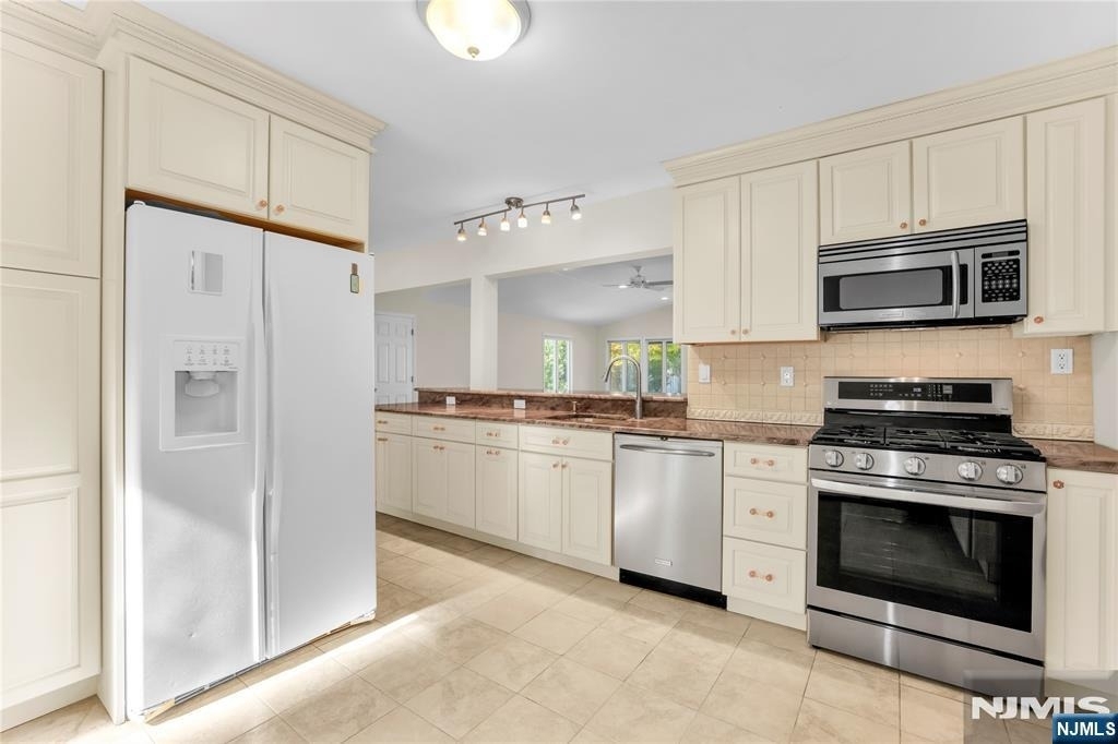 19 Crefeld - Photo 17