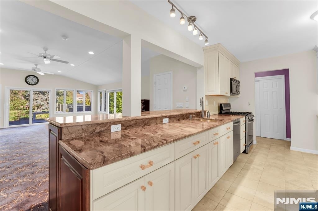 19 Crefeld - Photo 13