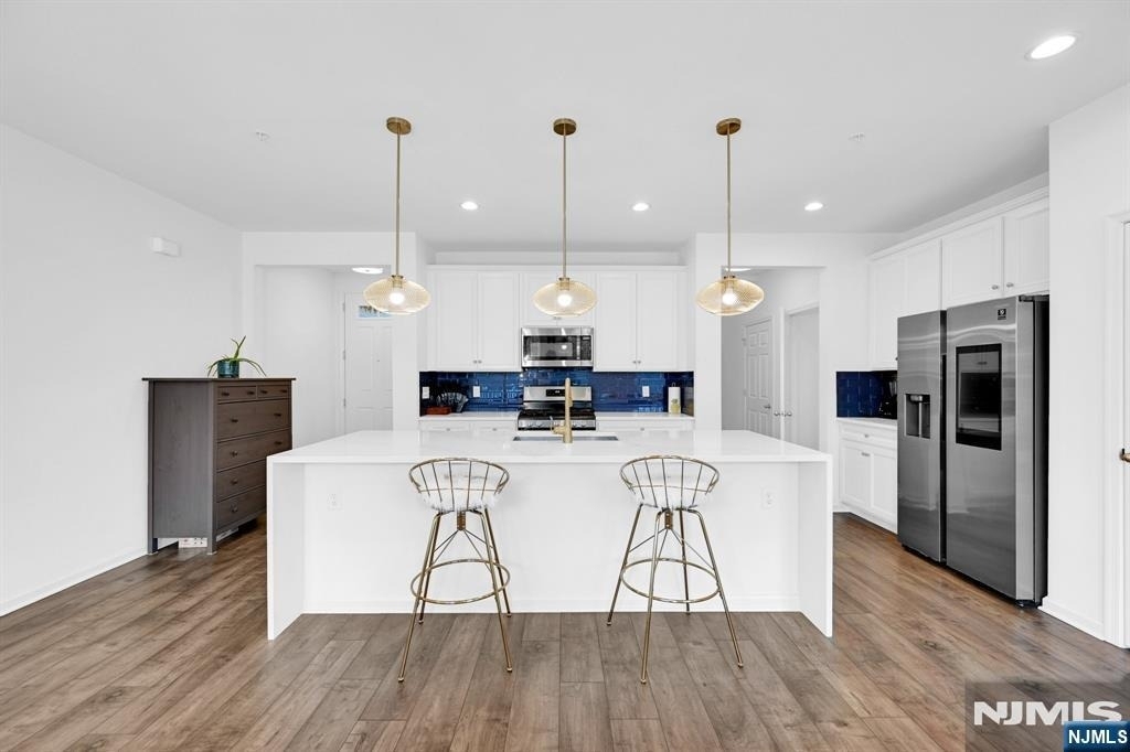 83 Sequoia - Photo 6