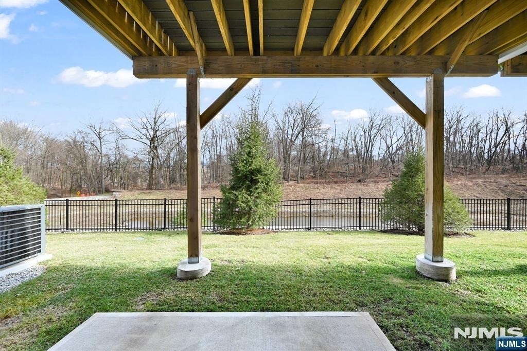 83 Sequoia - Photo 33