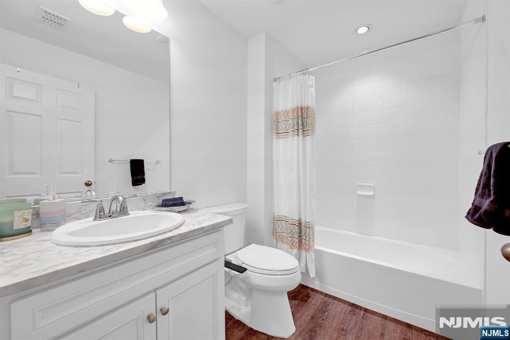 83 Sequoia - Photo 31