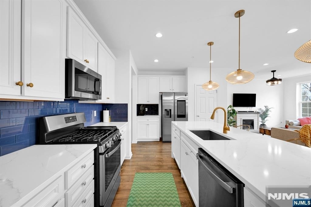83 Sequoia - Photo 3