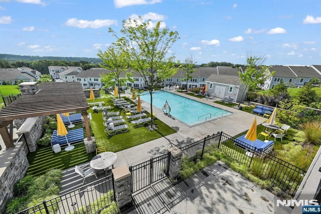 83 Sequoia - Photo 43