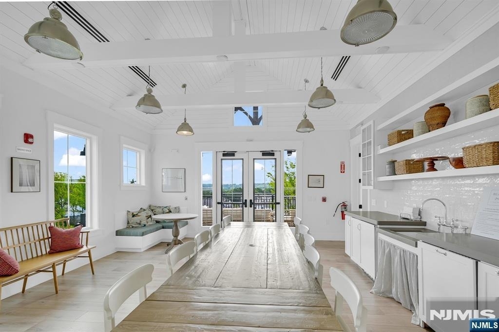 83 Sequoia - Photo 40