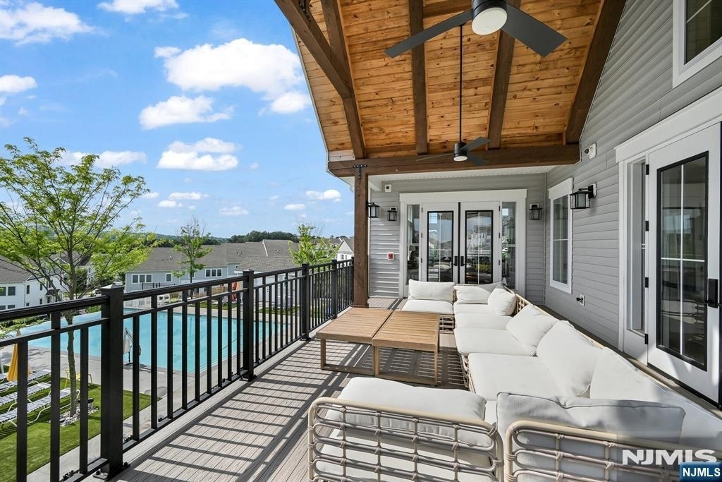 83 Sequoia - Photo 41