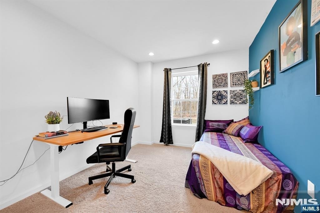 83 Sequoia - Photo 32