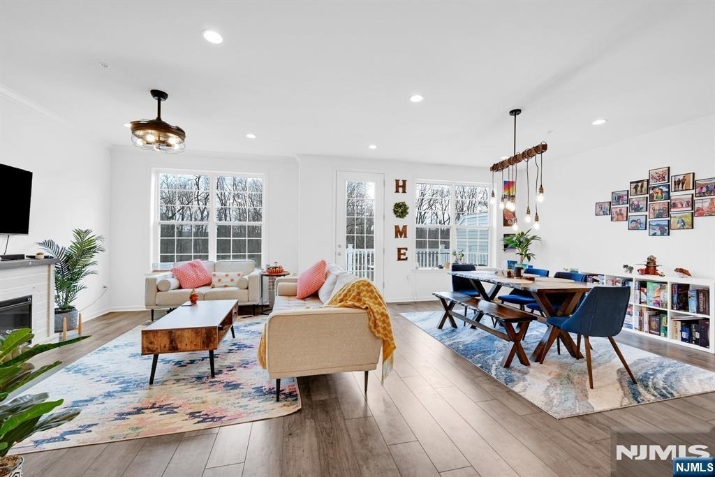 83 Sequoia - Photo 8