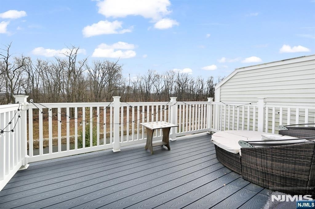 83 Sequoia - Photo 11