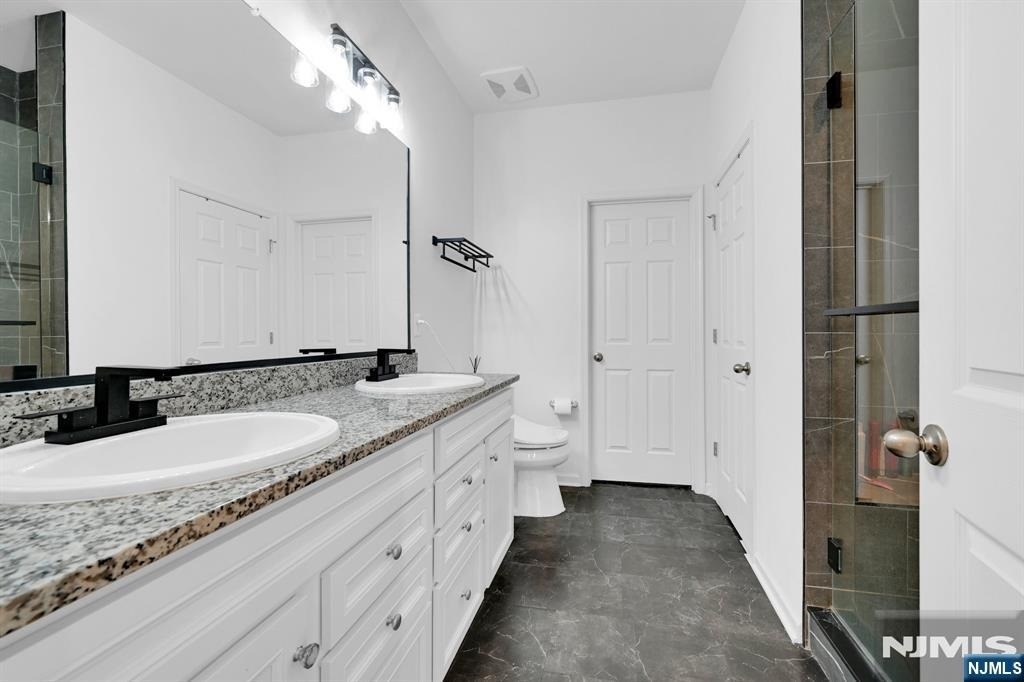 83 Sequoia - Photo 24