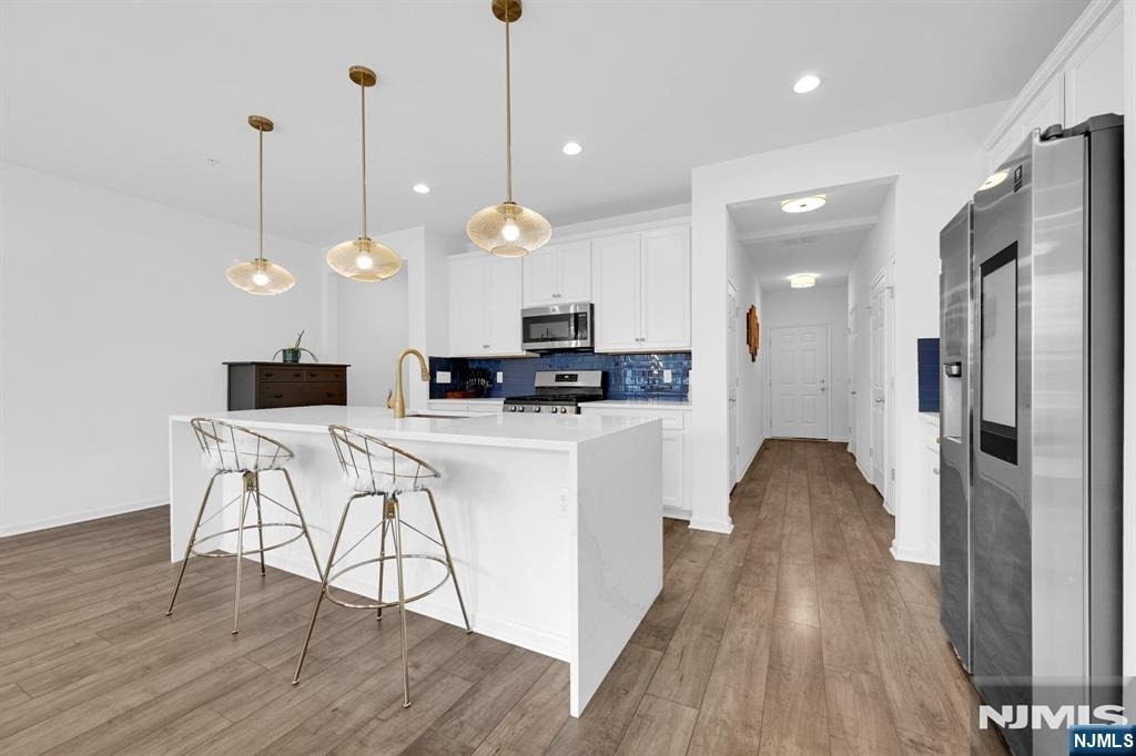 83 Sequoia - Photo 13