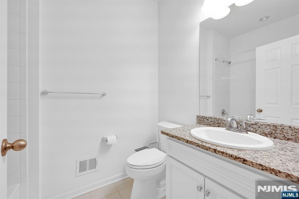 83 Sequoia - Photo 19