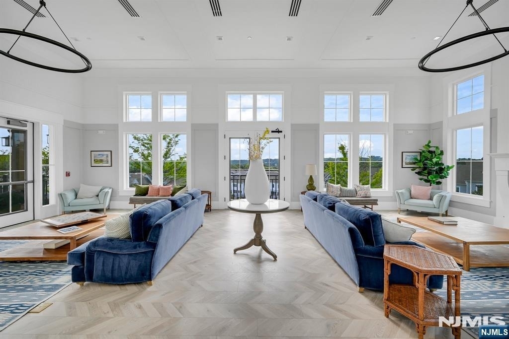 83 Sequoia - Photo 36