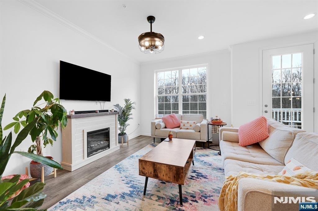 83 Sequoia - Photo 9