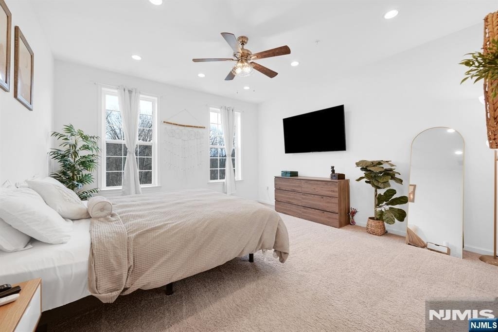 83 Sequoia - Photo 21