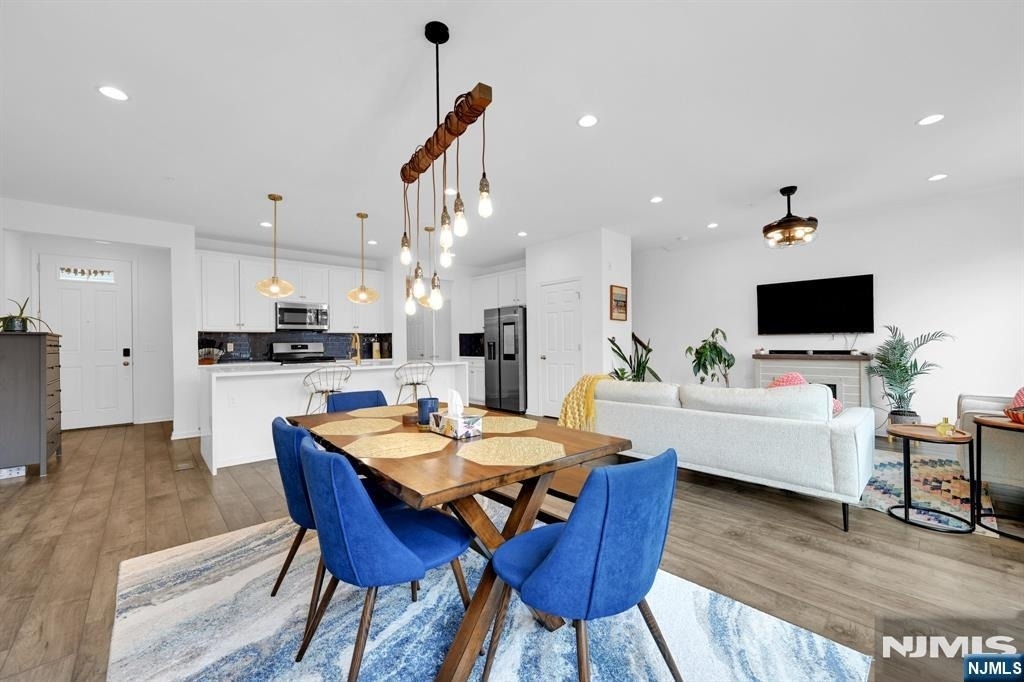 83 Sequoia - Photo 10