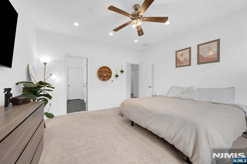 83 Sequoia - Photo 22