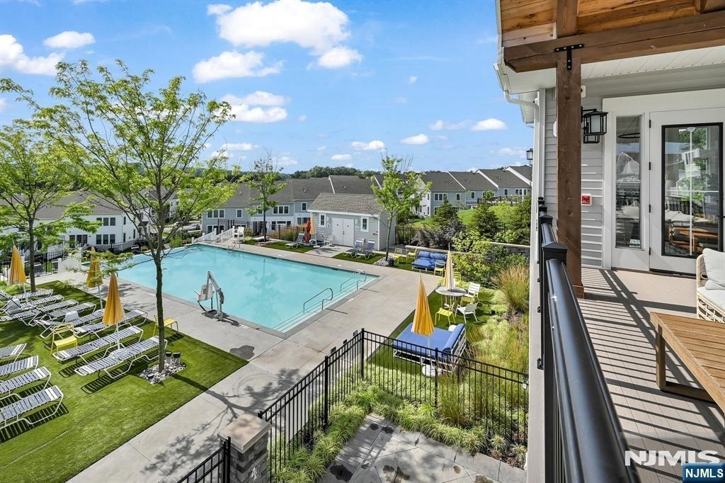 83 Sequoia - Photo 42