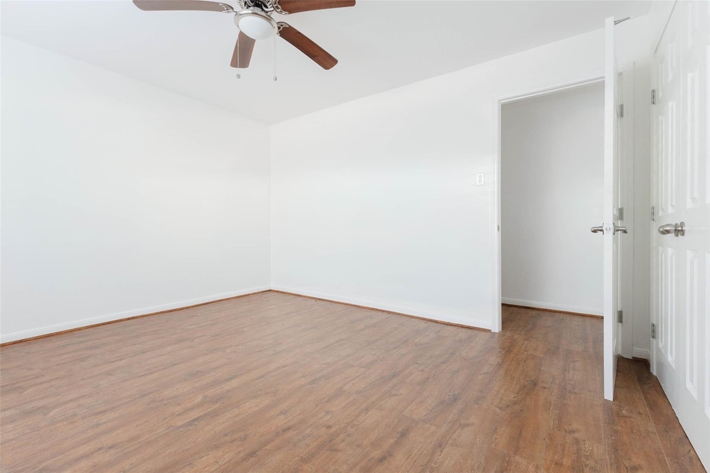 5315 Creekbend Drive - Photo 2