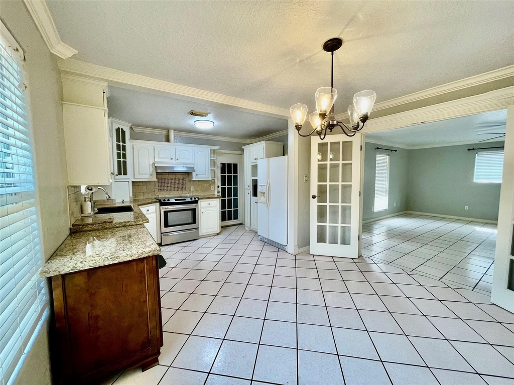 1511 N Avenue N - Photo 8
