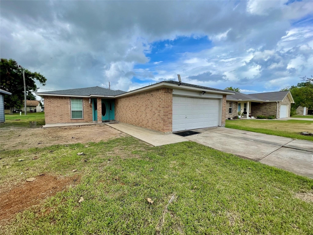 1511 N Avenue N - Photo 3