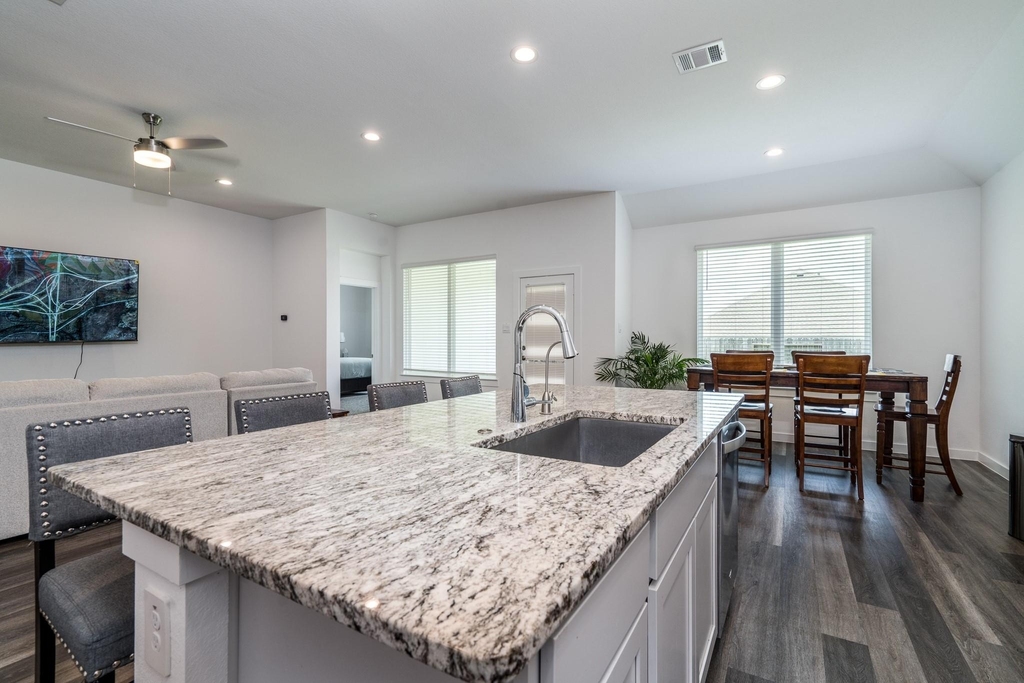 1565 Oakdale Crest Rd - Photo 2