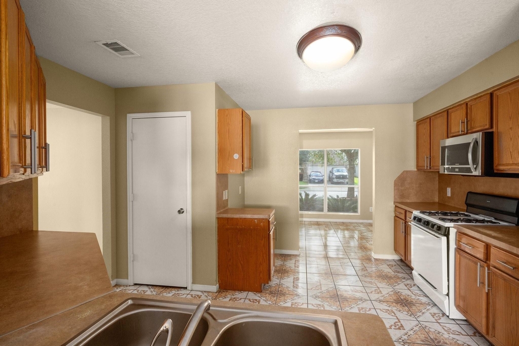 1119 Mossy Branch Street - Photo 7