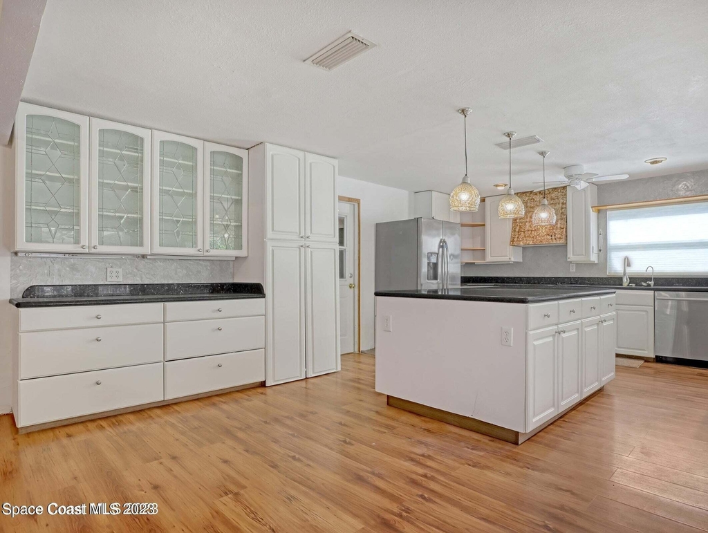 1732 Robin Hood Avenue - Photo 2