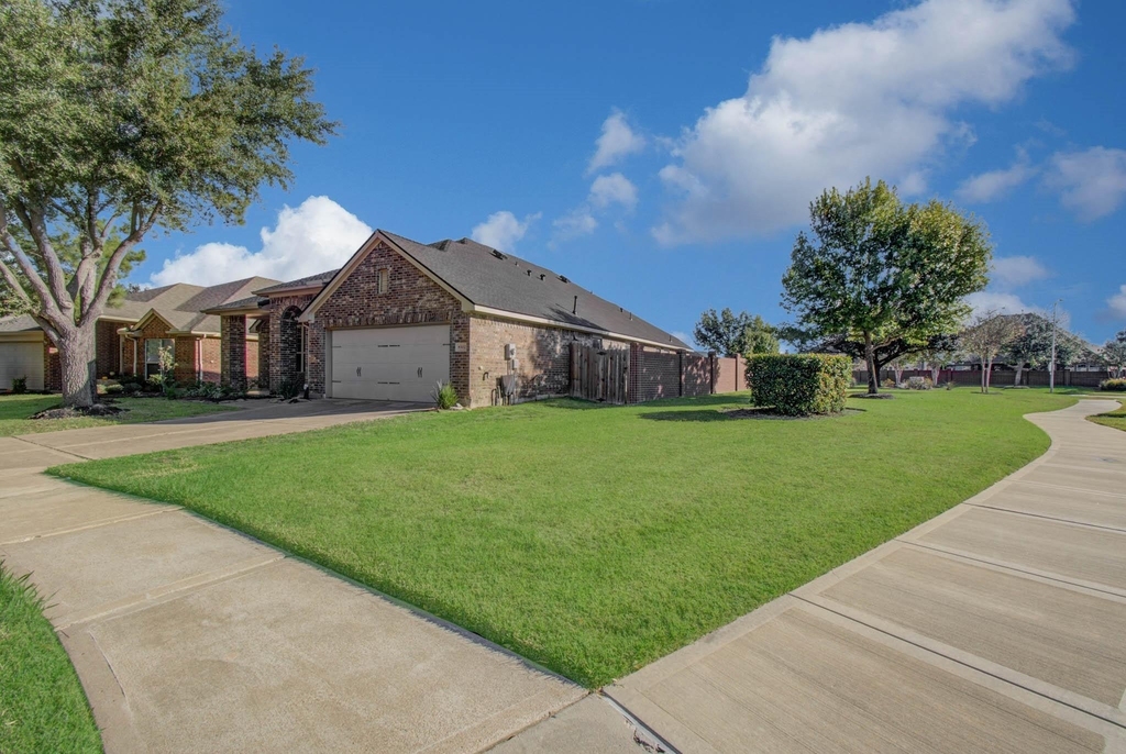 8302 Kerrington Glen Drive - Photo 2