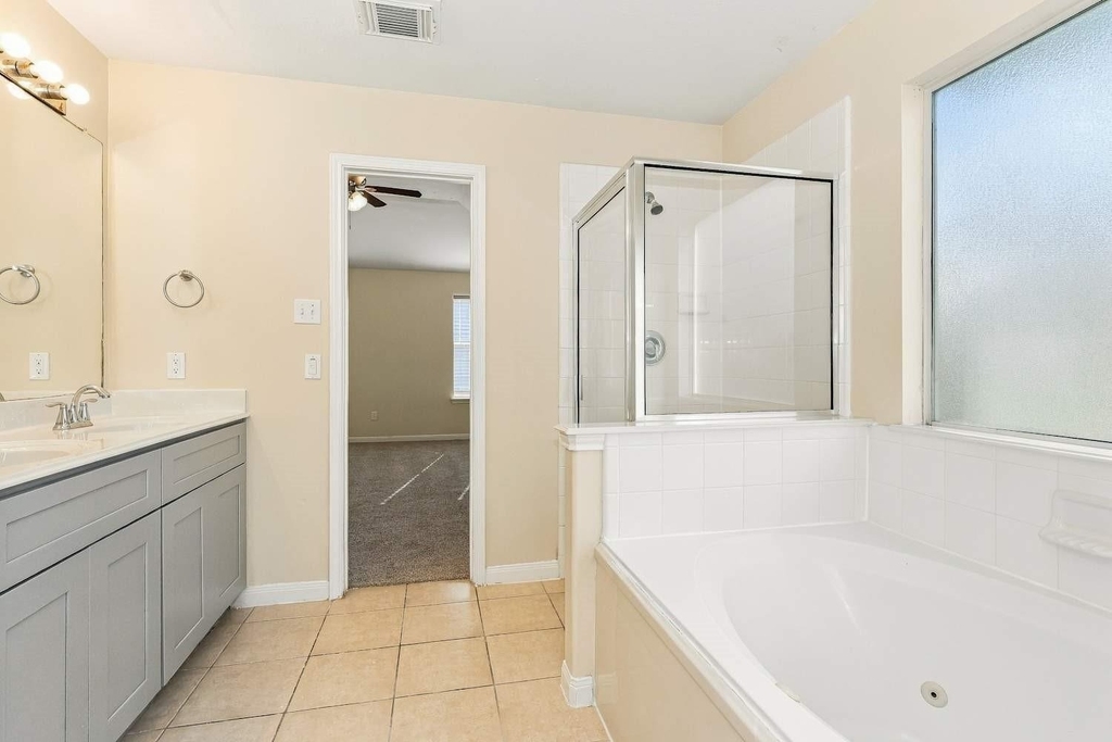 15802 Parmley Creek Court - Photo 11