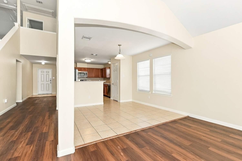15802 Parmley Creek Court - Photo 5