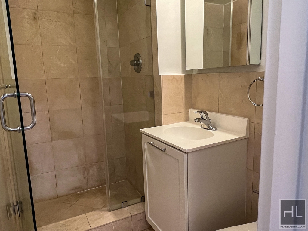 East 79th Street - Photo 6
