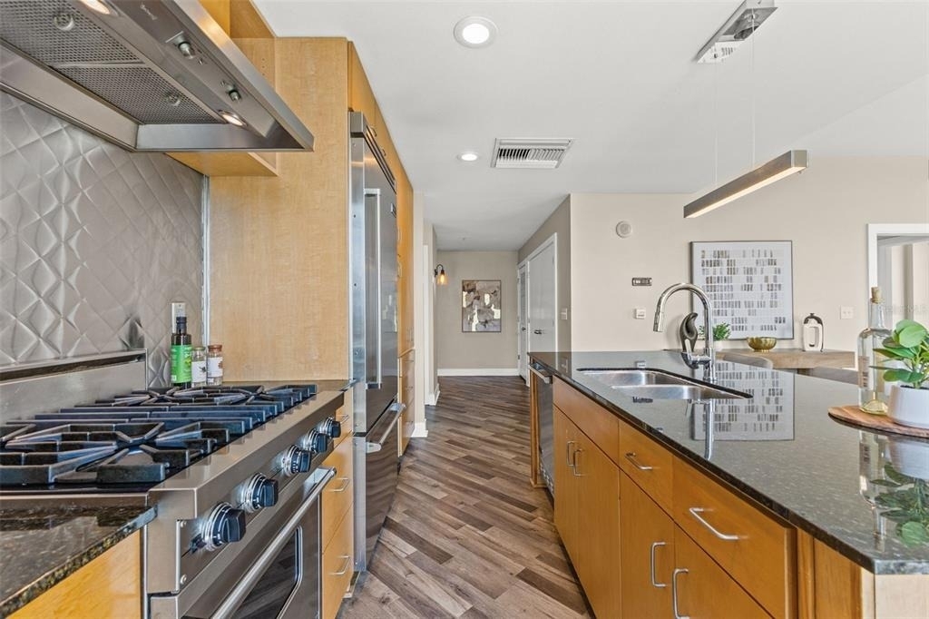 1120 E Kennedy Boulevard - Photo 20