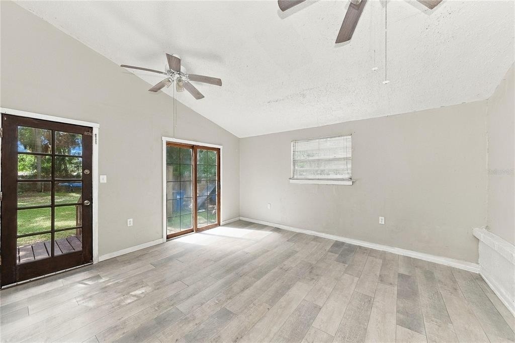1103 36th Avenue W - Photo 2