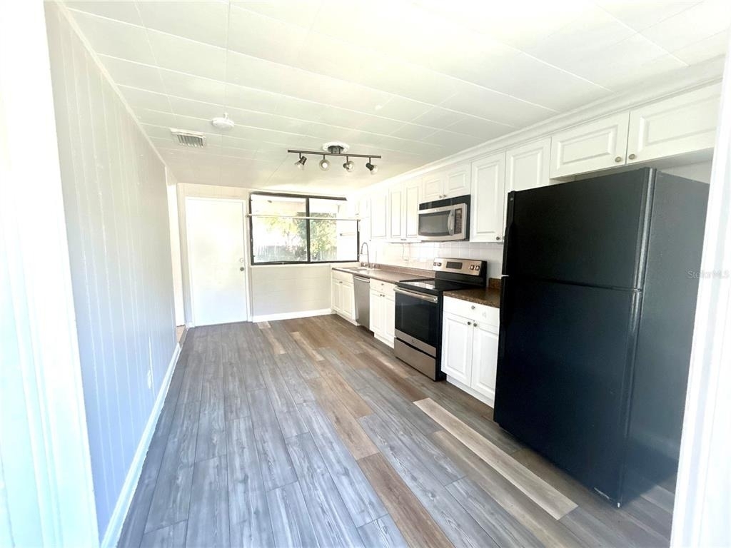 1410 34th Street - Photo 3