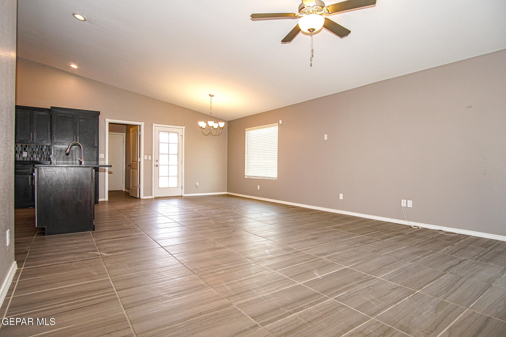14913 Tierra Isaiah Avenue - Photo 2