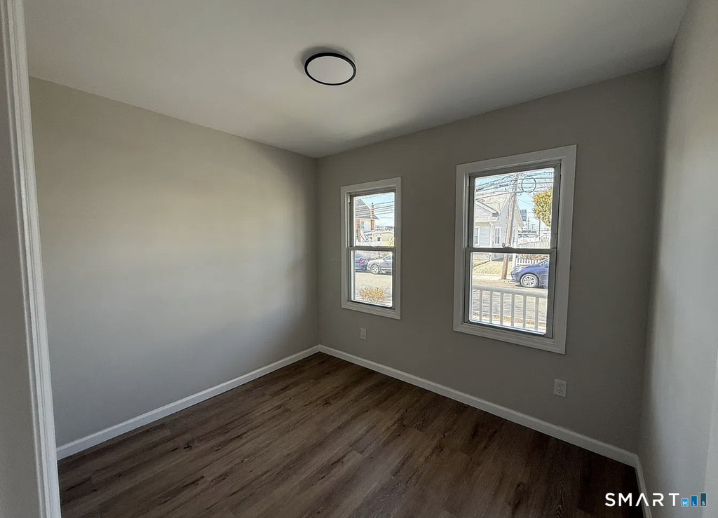 2 Center Avenue - Photo 5