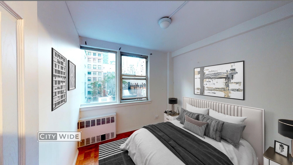 160 East 55th Street - Photo 1