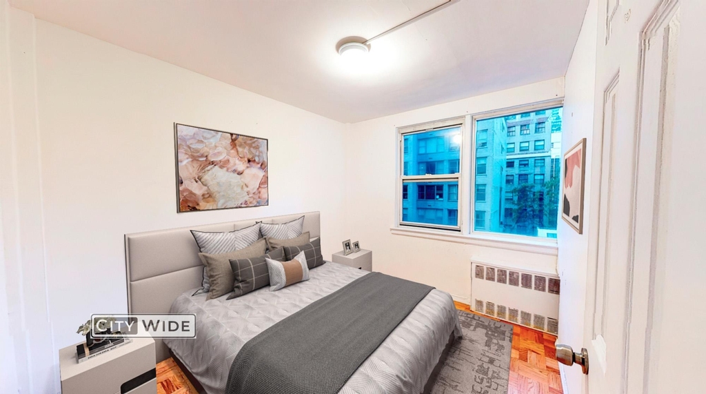 160 East 55th Street - Photo 2
