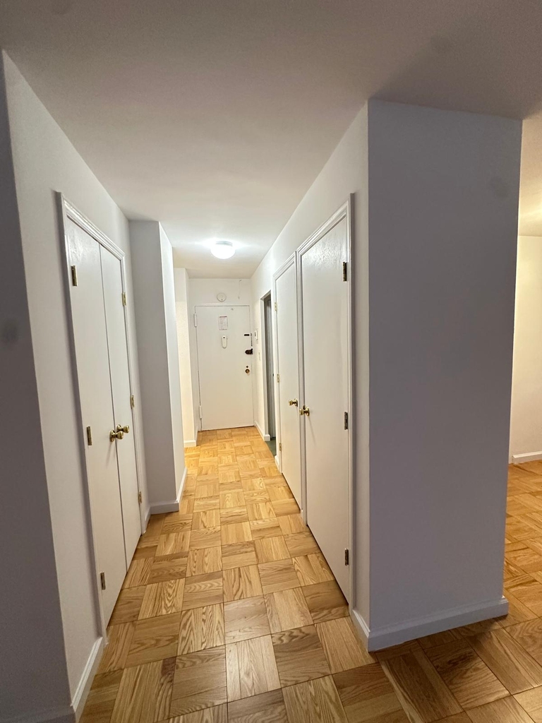350 West 51st Street - Photo 7