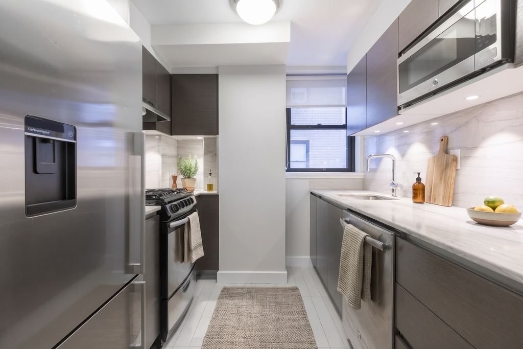 East 57th Street - Photo 2