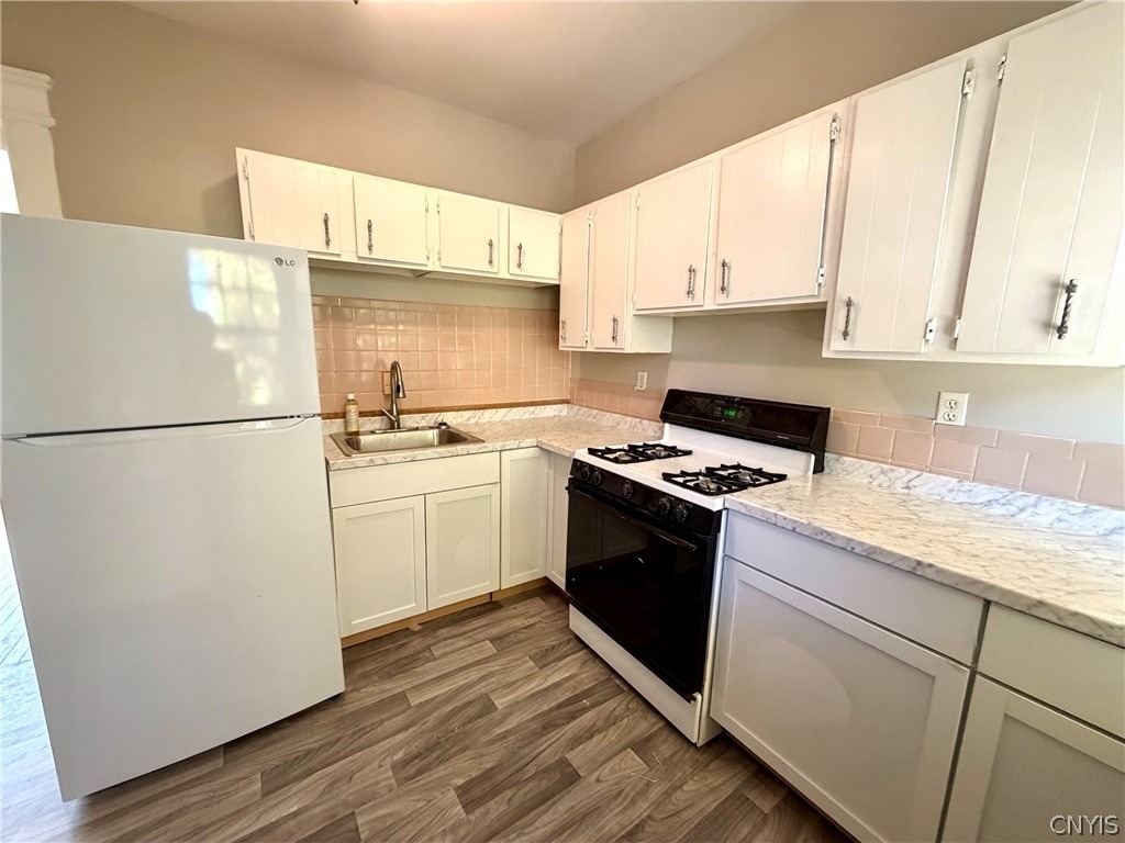 210 Grant Avenue - Photo 8