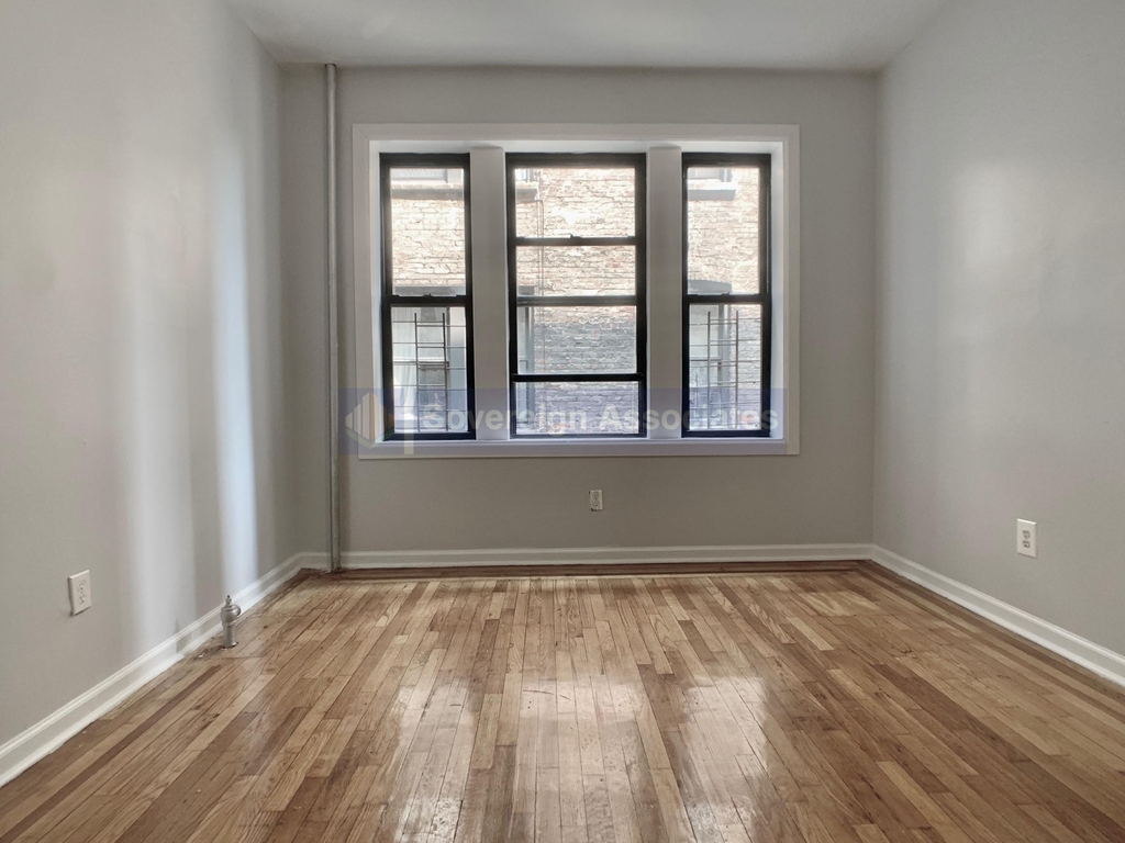87 Post Avenue - Photo 2