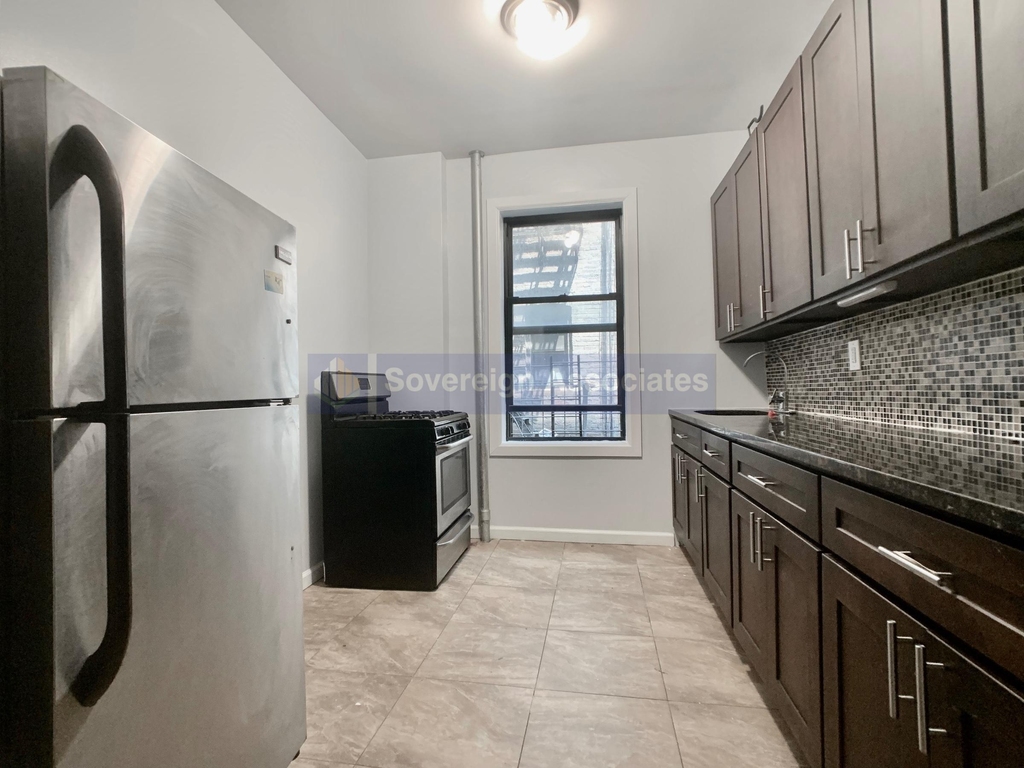 87 Post Avenue - Photo 6