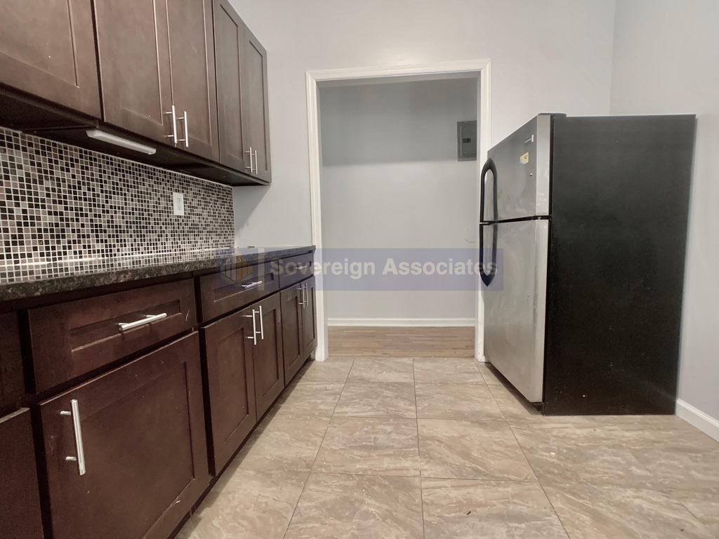 87 Post Avenue - Photo 7