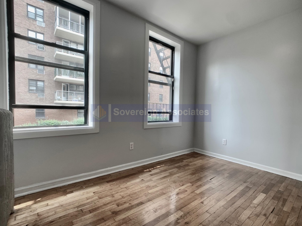 87 Post Avenue - Photo 5