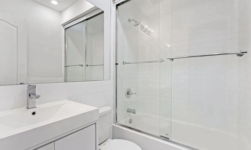1075 Hancock Street - Photo 5