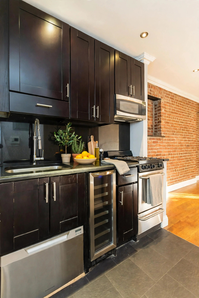 Hell's Kitchen - Photo 2