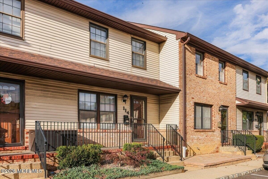 114 Village Green Way - Photo 1
