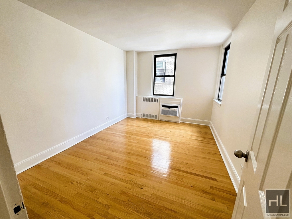 East 79th Street - Photo 2